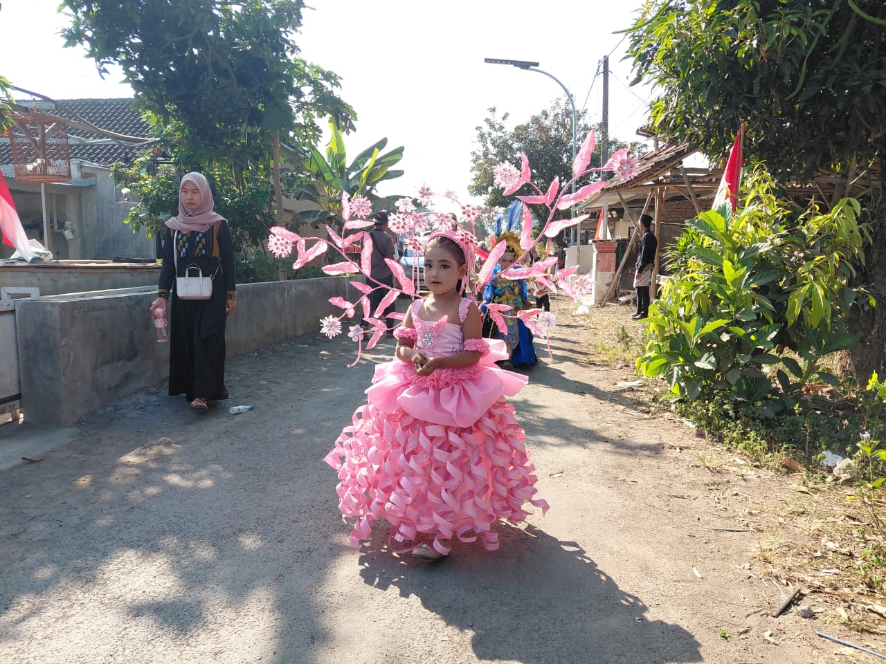 Semarak HUT RI ke-81, Yayasan Fathus Salafi Gelar Karnaval Budaya Bersama TK, MI, dan MTs