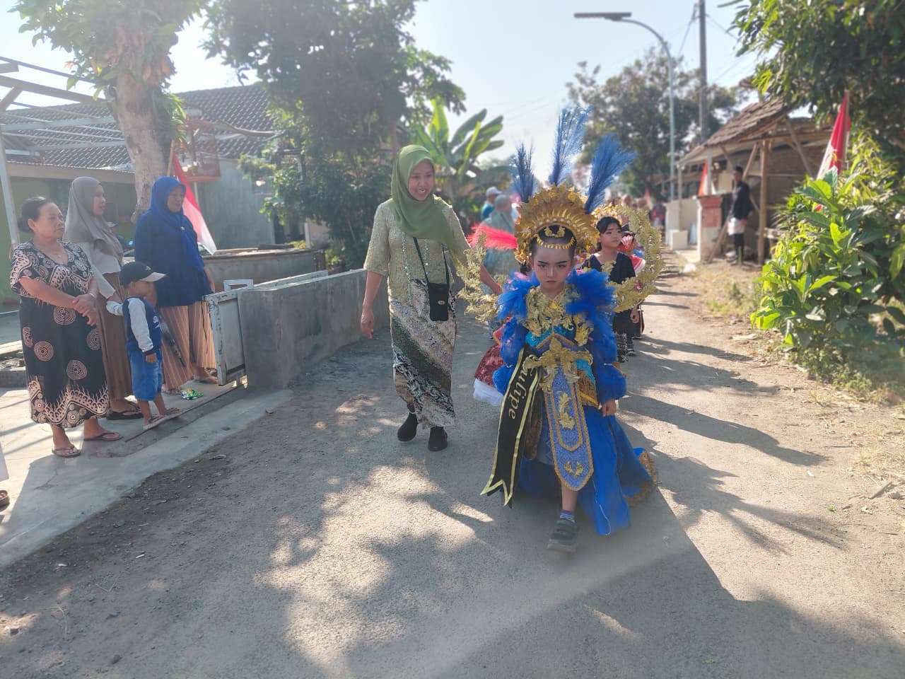 Semarak HUT RI ke-81, Yayasan Fathus Salafi Gelar Karnaval Budaya Bersama TK, MI, dan MTs
