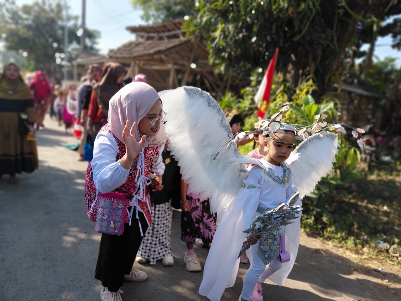 Semarak HUT RI ke-81, Yayasan Fathus Salafi Gelar Karnaval Budaya Bersama TK, MI, dan MTs